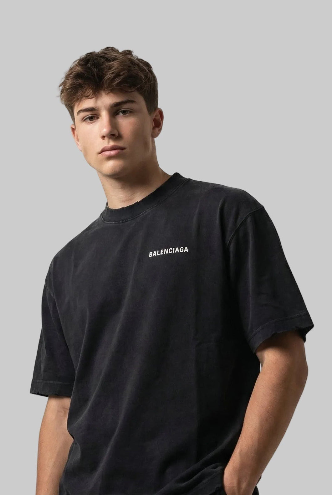 BALNCIAGA DISTRESSED LOOK - medium