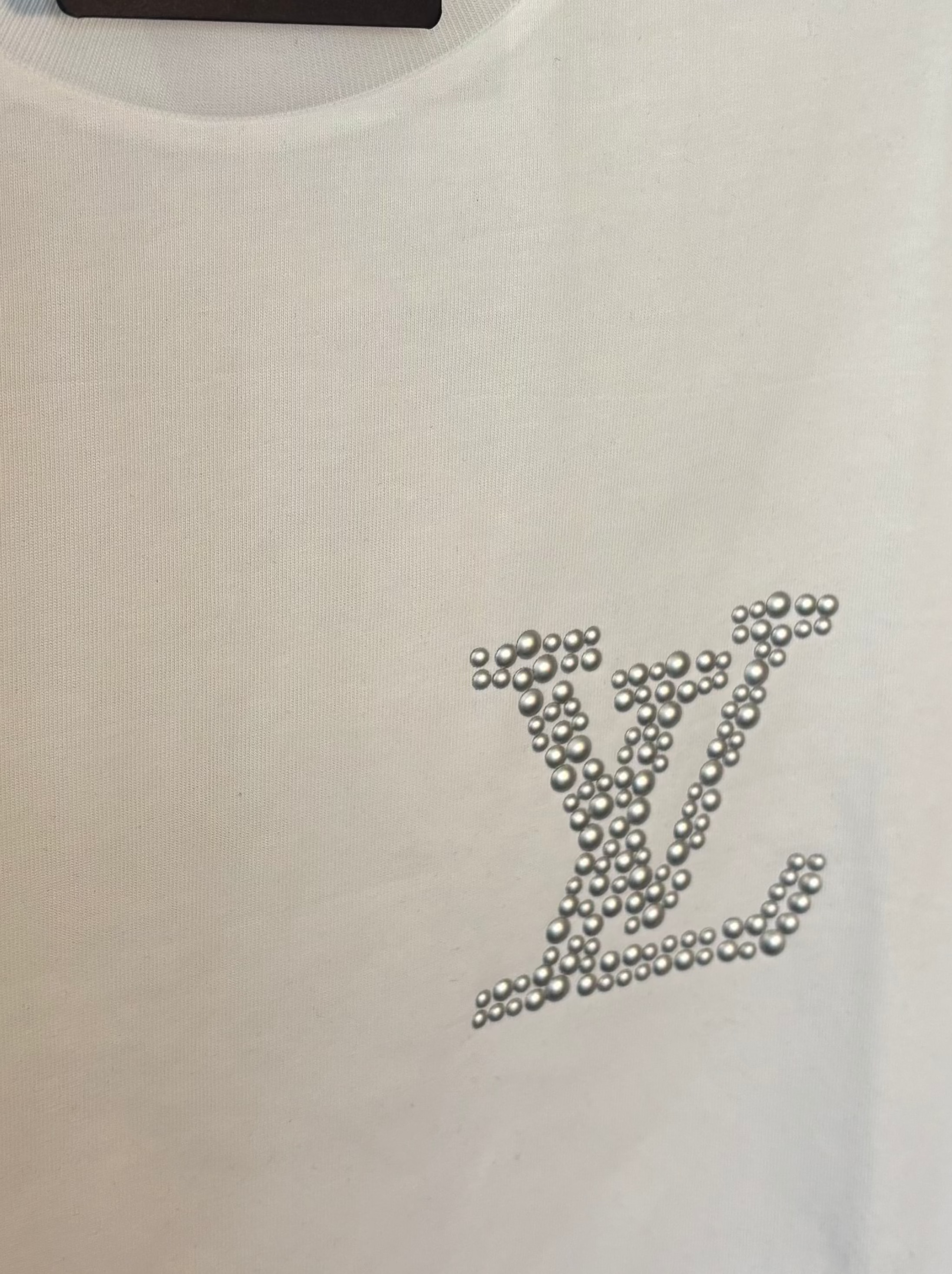 LV STUDDED LOGO - medium