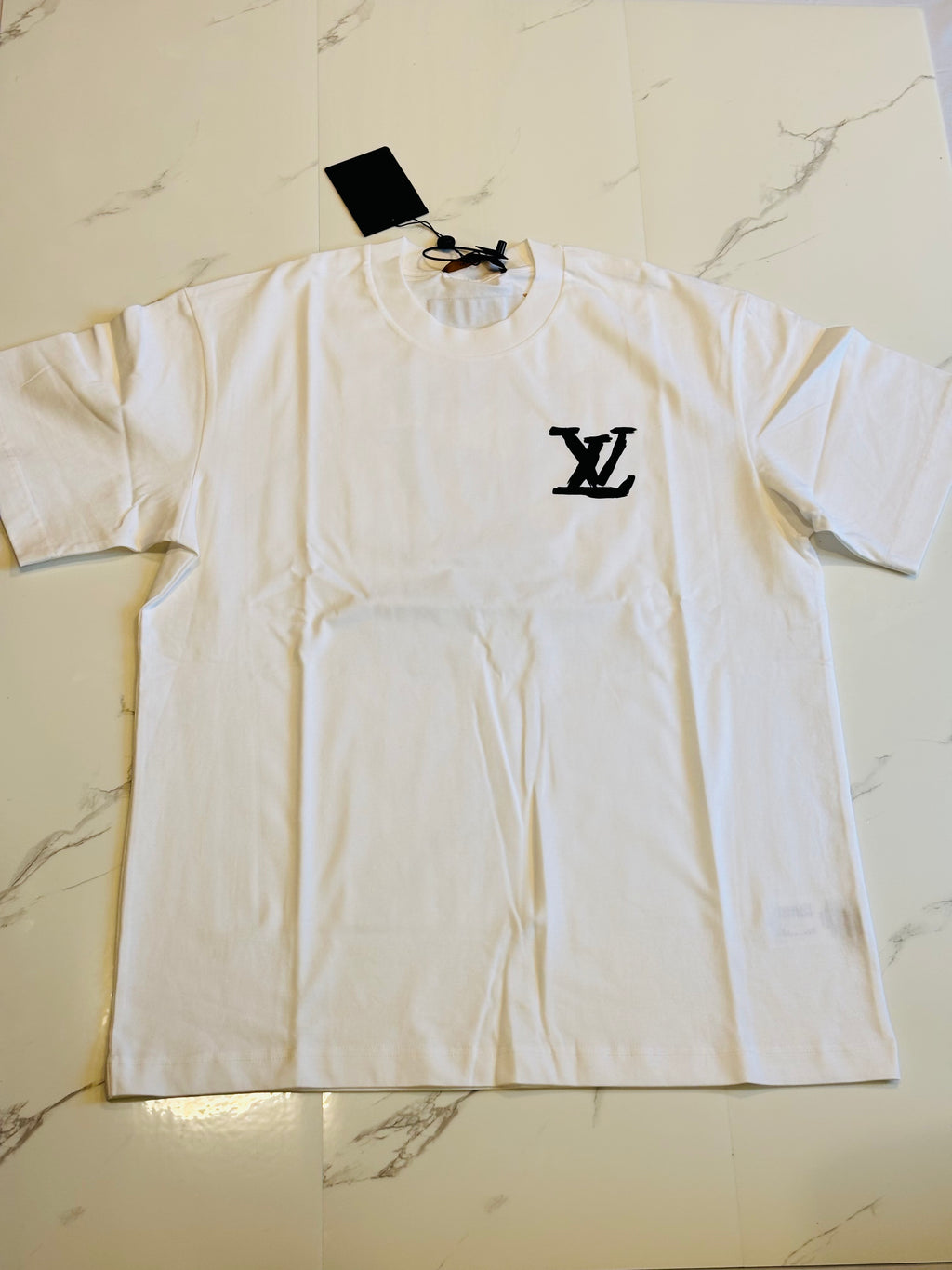 LV GRAFFITTI LOGO- medium