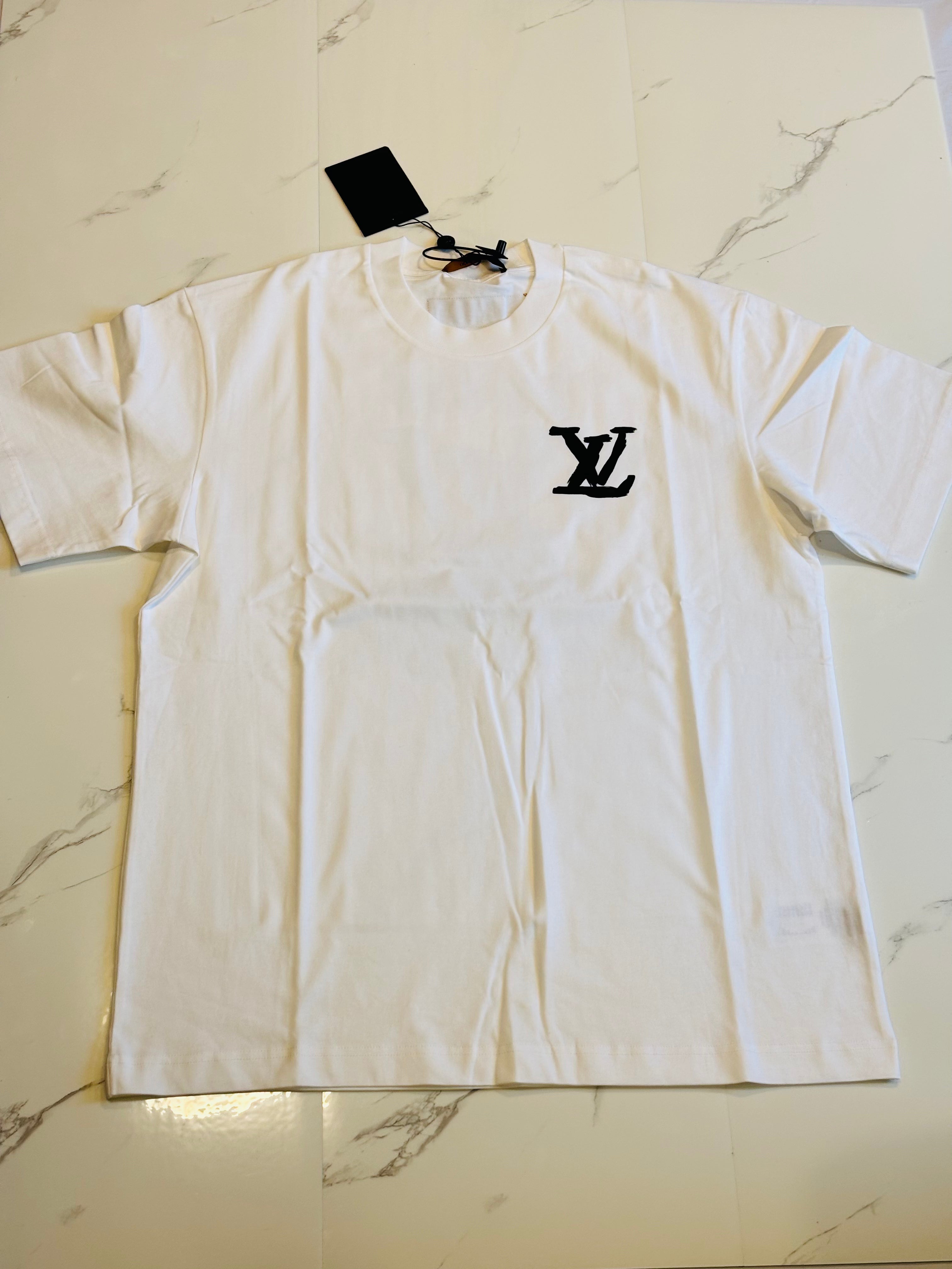 LV GRAFFITTI LOGO- medium