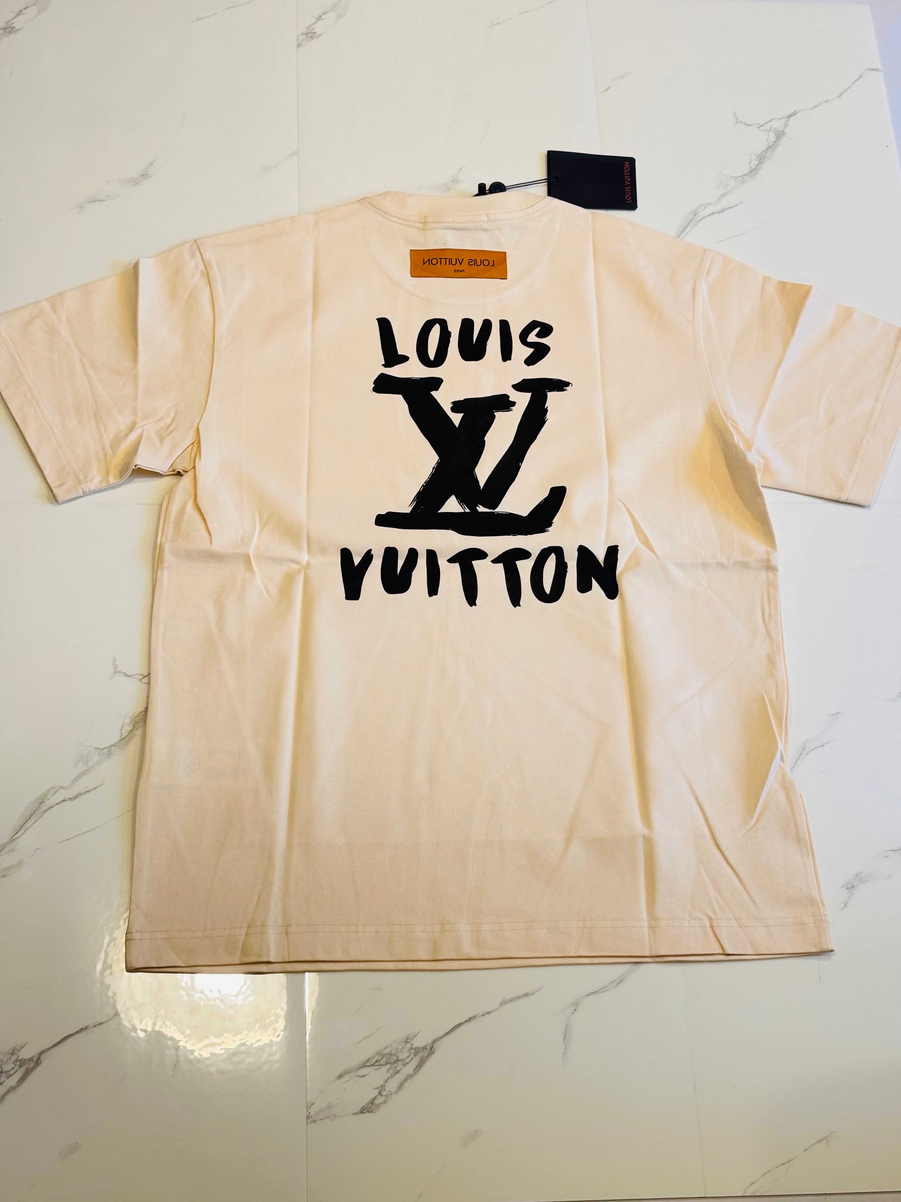 LV GRAFFITTI LOGO- medium