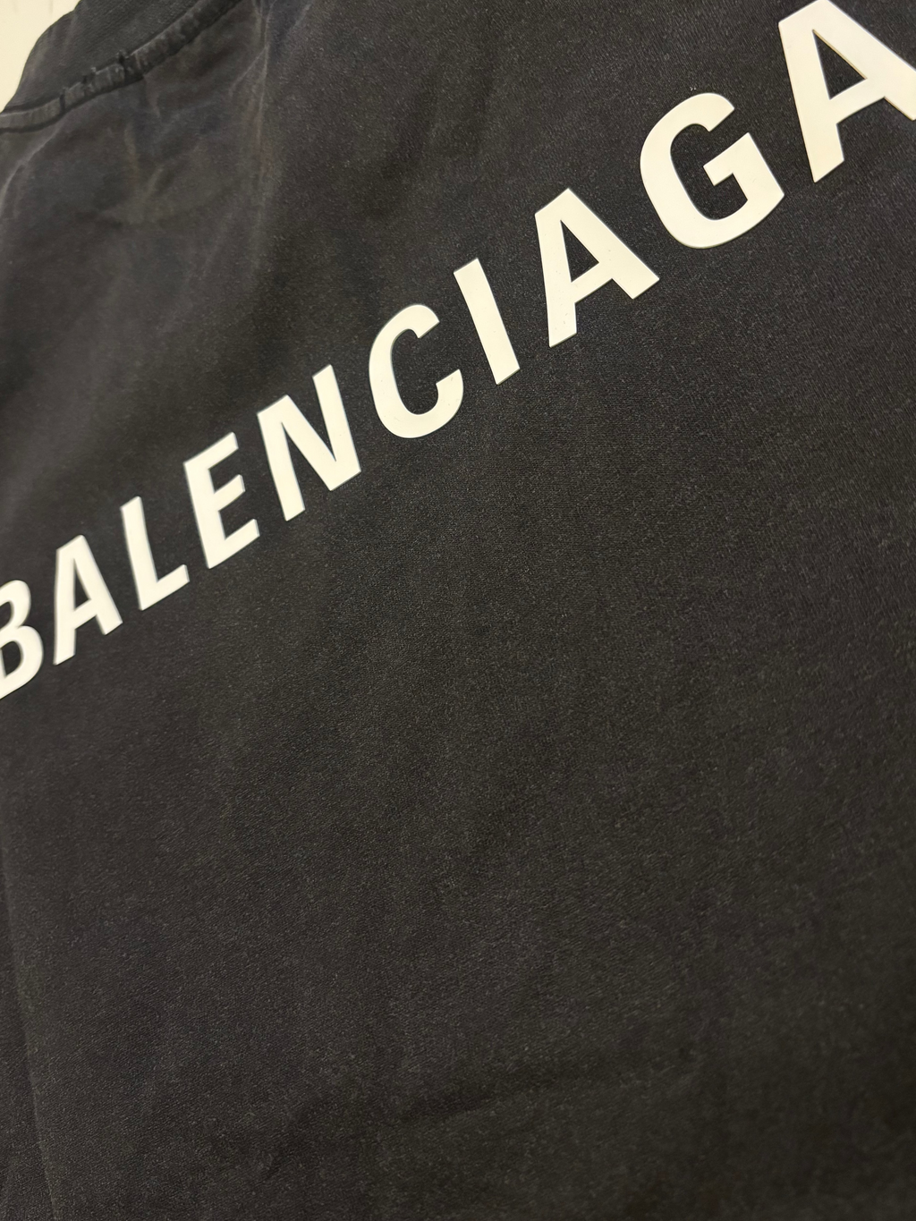 BALNCIAGA DISTRESSED LOOK - medium