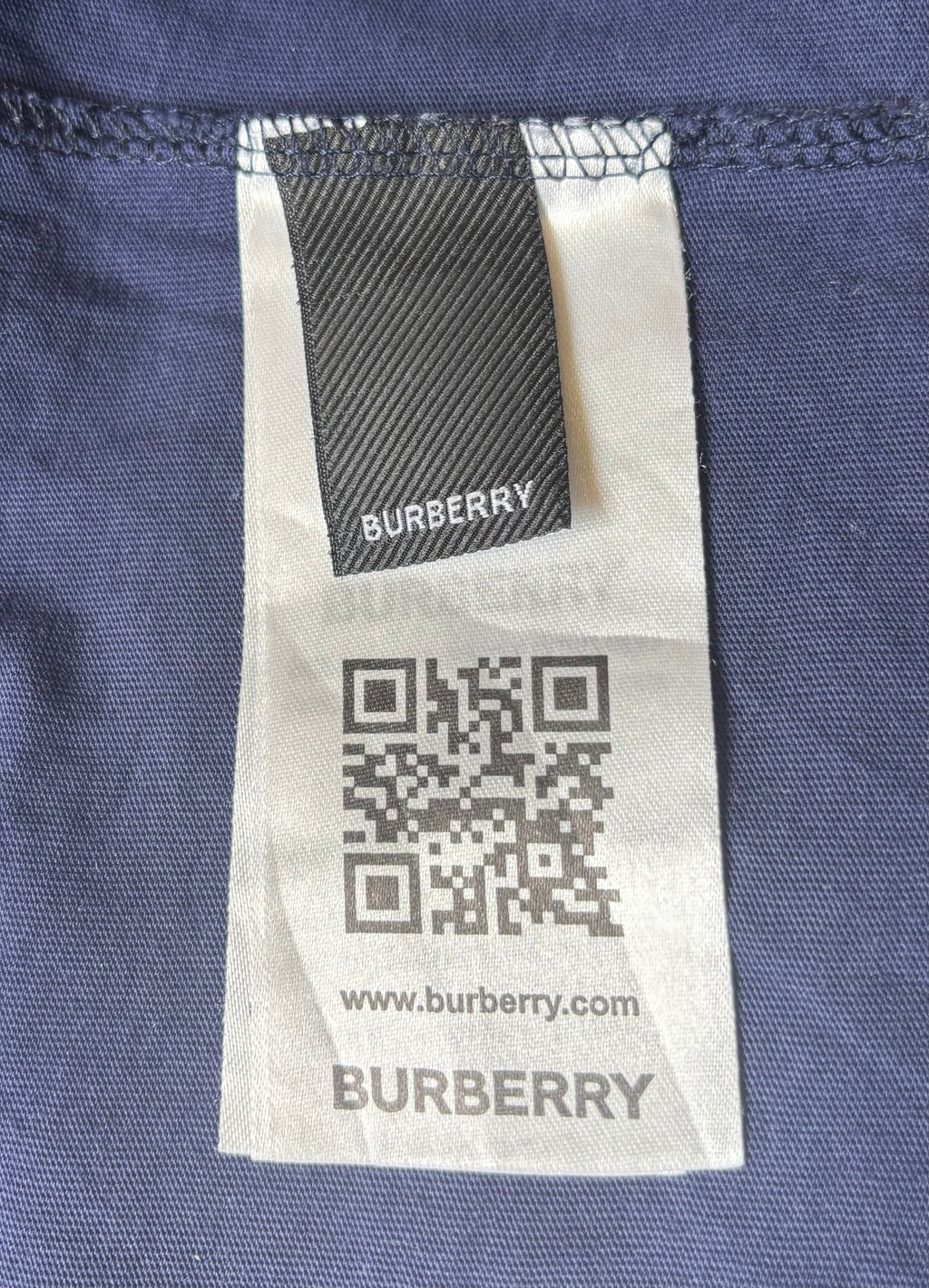 (PRE LOVED) Burberry classic T shirt medium